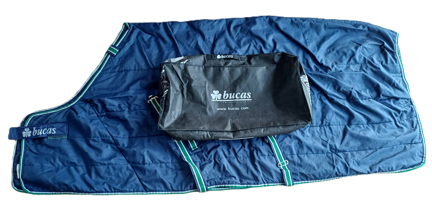 Couverture Bucas “Quilt Stay Dry” Bleu Marine – 145 cm (150 g, très bon état)