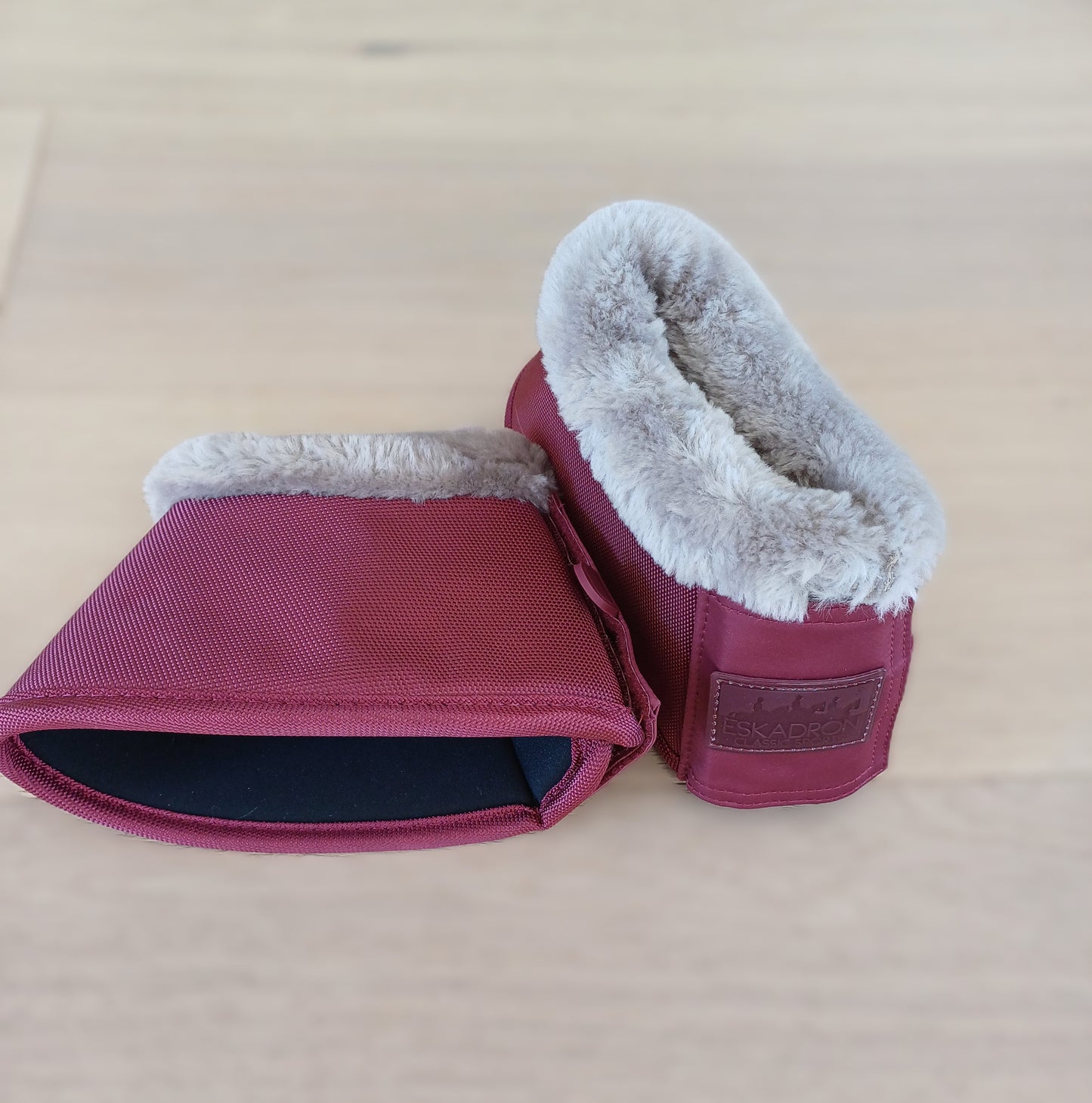 Eskadron XL bordeauxrode bellen