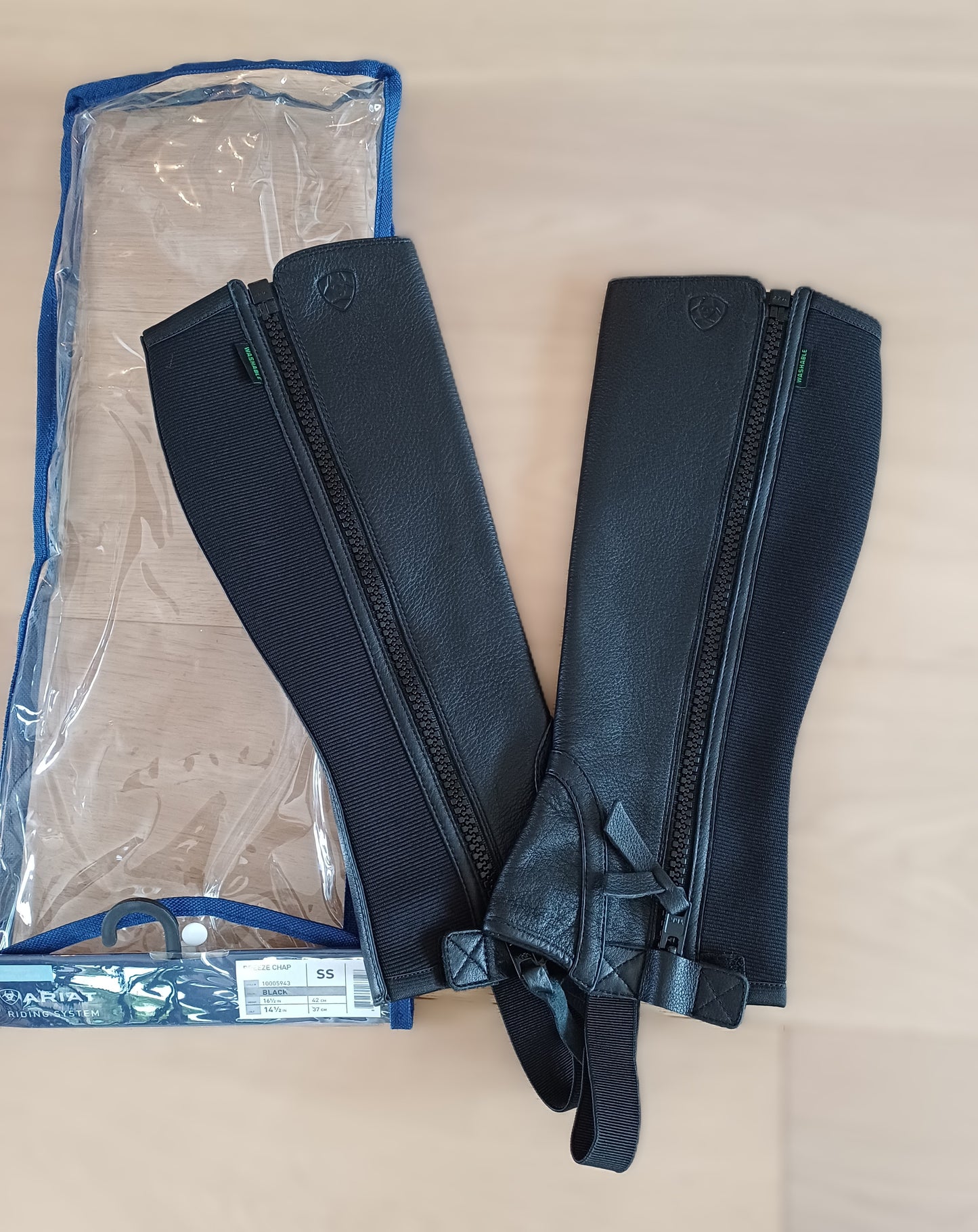 Chaps ARIAT Noires – Taille S, Hauteur 42 cm, Mollet 37 cm (Neuves)
